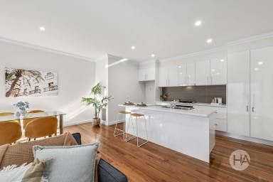 Unit For Sale - VIC - Rosebud - 3939 - Modern Unit with Double Garage  (Image 2)