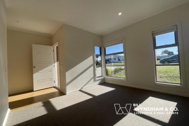 House For Lease - VIC - Metung - 3904 - Modern Family Living in the Heart of Metung  (Image 2)