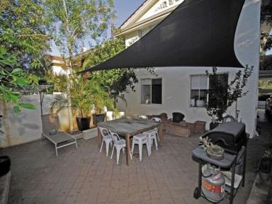 House For Sale - WA - Booragoon - 6154 - PEACEFUL GROUND FLOOR LAKESIDE LIVING  (Image 2)