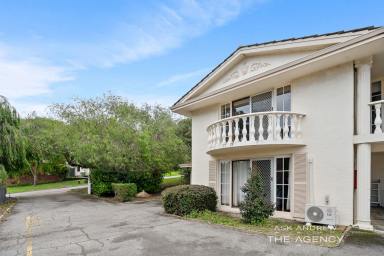 House For Sale - WA - Booragoon - 6154 - PEACEFUL GROUND FLOOR LAKESIDE LIVING (Image 2)