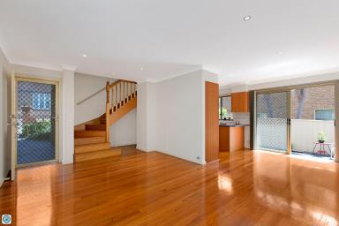 Townhouse For Lease - NSW - Wollongong - 2500 - Ideal Townhouse!  (Image 2)