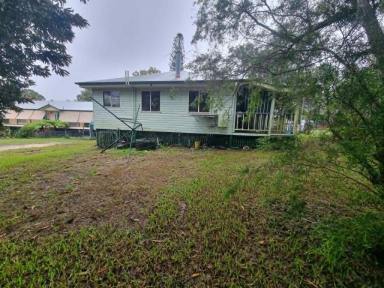 House For Sale - QLD - Macleay Island - 4184 - 2 bedroom home near water access (Image 2)