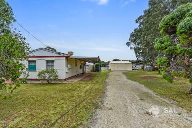 House For Sale - SA - Bordertown - 5268 - Spacious Family Living on an Impressive 1,800sqm Allotment (Image 2)