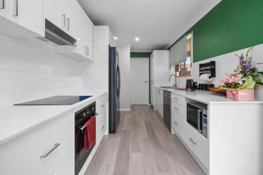 House For Sale - NSW - Raymond Terrace - 2324 - MOVE-IN READY FAMILY HOME WITH POOL, SHED & MODERN UPDATES! (Image 2)