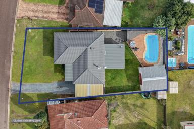 House For Sale - NSW - Raymond Terrace - 2324 - MOVE-IN READY FAMILY HOME WITH POOL, SHED & MODERN UPDATES! (Image 2)