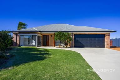 House For Sale - WA - Glenfield - 6532 - NOW SELLING - MASSIVE FAMILY HOME - 1023m2 + OCEAN VIEWS + SHED  (Image 2)