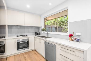 Unit For Lease - VIC - Mordialloc - 3195 - You won't want to miss this fresh, low-maintenance two-bedroom villa unit. (Image 2)