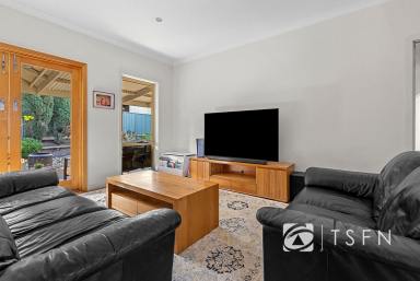 House For Sale - VIC - East Bendigo - 3550 - Family Living in a Fantastic Court Location Near Lake Weeroona  (Image 2)