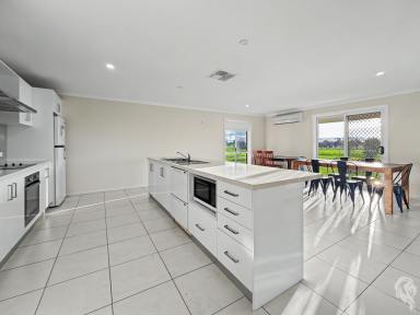 House For Sale - NSW - Narrabri - 2390 - MODERN HOME IN SOUGHT-AFTER RIVERBEND ESTATE  (Image 2)