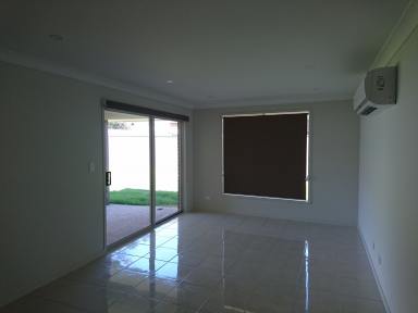 House For Lease - NSW - Tamworth - 2340 - MODERN, SIZEABLE, IDEAL LOCATION  (Image 2)