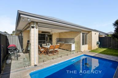 House For Sale - WA - Banksia Grove - 6031 - A STYLISH ENTERTAINERS HOME - COMPLETE WITH A POOL! (Image 2)