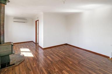 House For Lease - NSW - Glen Innes - 2370 - Spacious 4-Bedroom Home with Modern Updates & Great Yard  (Image 2)