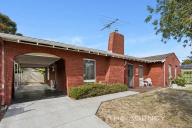 House For Sale - WA - Padbury - 6025 - Parkside Potential Packed With Promise!  (Image 2)