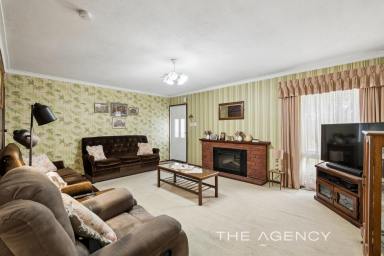 House For Sale - WA - Padbury - 6025 - Parkside Potential Packed With Promise!  (Image 2)