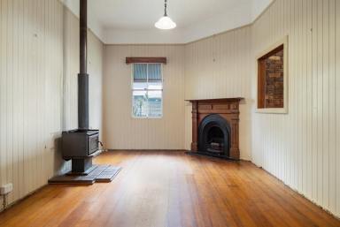 House For Lease - QLD - Toowoomba City - 4350 - Charming Queenslander Cottage in Inner-City Location (Image 2)