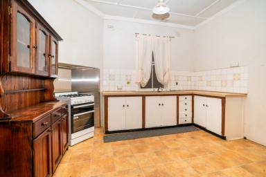House For Lease - NSW - Wagga Wagga - 2650 - CENTRAL LIVING ON THE ESPLANADE (Image 2)