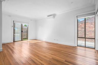 House For Lease - VIC - Mentone - 3194 - RENOVATED | BRIGHT & SPACIOUS | GREAT LOCATION (Image 2)