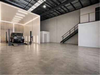 Industrial/Warehouse For Lease - QLD - Warana - 4575 - INDUSTRIAL WAREHOUSE - 206M2 WITH HIGH CLEARANCE CEILINGS & ROLLER DOOR  (Image 2)