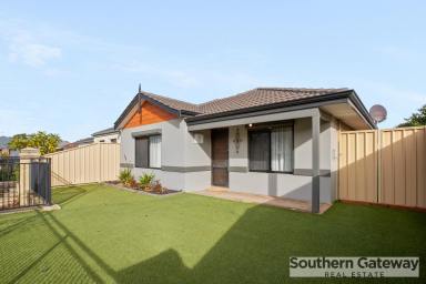 House For Sale - WA - Baldivis - 6171 - MODERN, LOW MAINTENANCE LIVING IN A GREAT BALDIVIS LOCATION (Image 2)