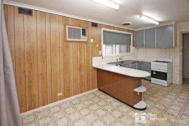 House For Lease - VIC - Cranbourne - 3977 - Prime location on a spacious block  (Image 2)