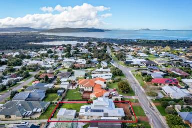 House For Sale - WA - Mira Mar - 6330 - Prestigious Family Retiree Living with Multi-Options (Image 2)