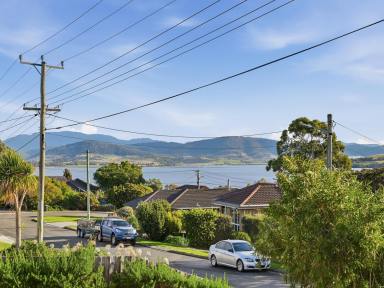House For Sale - TAS - Midway Point - 7171 - Location and Triple Bay Garage (Image 2)