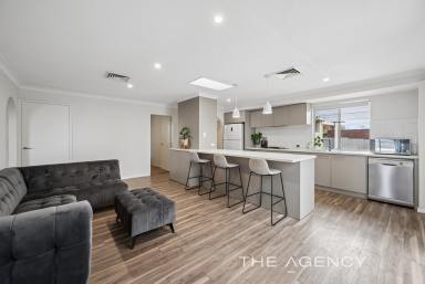 House For Sale - WA - Thornlie - 6108 - MASSIVE HOME - GREAT LOCATION!  (Image 2)