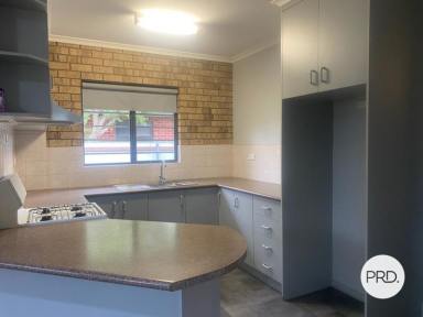 Townhouse For Lease - NSW - North Albury - 2640 - COMFORTABLE THREE-BEDROOM TOWNHOUSE!  (Image 2)