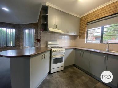 Townhouse For Lease - NSW - North Albury - 2640 - COMFORTABLE THREE-BEDROOM TOWNHOUSE!  (Image 2)
