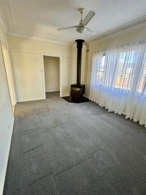 House For Lease - NSW - Quirindi - 2343 - Neat and Tidy 3 bedroom home + study with sheds (Image 2)