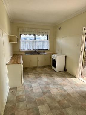 House For Lease - NSW - Quirindi - 2343 - Neat and Tidy 3 bedroom home + study with sheds (Image 2)