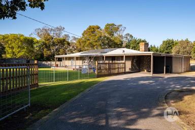 House For Sale - VIC - Bittern - 3918 - Country Comfort with Modern Ease (Image 2)