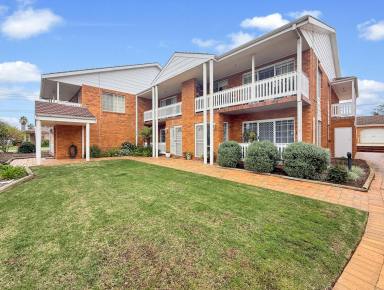 Unit For Sale - NSW - Leeton - 2705 - AMAZING OUTLOOK, CONVENIENT LOCATION  (Image 2)