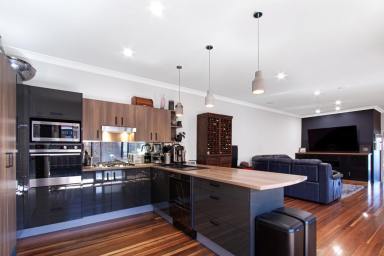 Townhouse Leased - NSW - Flinders - 2529 - Immaculate 3-Bedroom Townhouse For Rent  (Image 2)