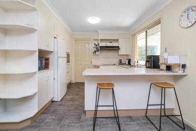 House For Sale - NSW - Medowie - 2318 - COMFORT, CONVENIENCE & STRONG RETURNS IN THE HEART OF MEDOWIE! (Image 2)