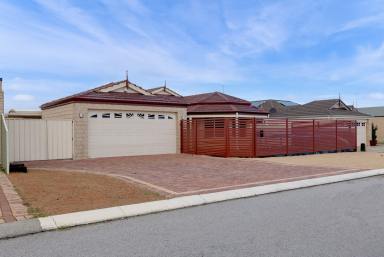 House For Sale - WA - Falcon - 6210 - Spacious Family Living with Endless Potential in a Sought-After Location  (Image 2)