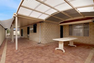 House For Sale - WA - Falcon - 6210 - Spacious Family Living with Endless Potential in a Sought-After Location  (Image 2)