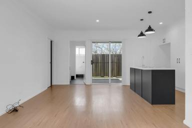 Unit Leased - QLD - Middle Ridge - 4350 - Stylish Executive Townhouse (Image 2)