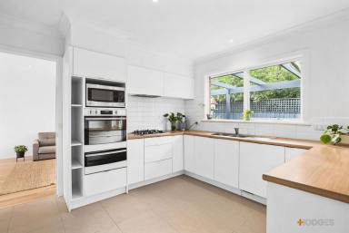 House For Lease - VIC - Parkdale - 3195 - Sun-Filled, Private & Perfectly Positioned (Image 2)