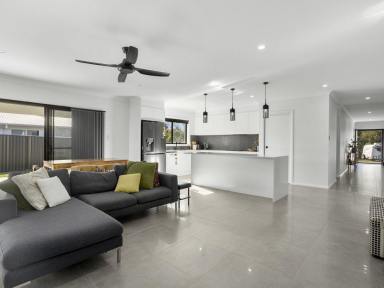 House For Sale - NSW - Old Bar - 2430 - MODERN FAMILY HOME OPPOSITE RESERVE  (Image 2)
