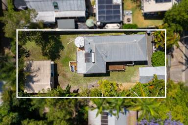 House For Lease - QLD - Boreen Point - 4565 - Relaxed Lakeside Living in Beautiful Boreen Point (Image 2)