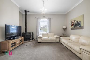 House For Sale - NSW - Lithgow - 2790 - Character, Comfort & Parkside Position (Image 2)