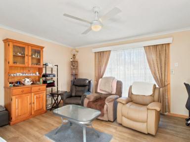 House For Sale - VIC - Bairnsdale - 3875 - CONVIENIENCE YOU WILL APPRECIATE EVERYDAY  (Image 2)