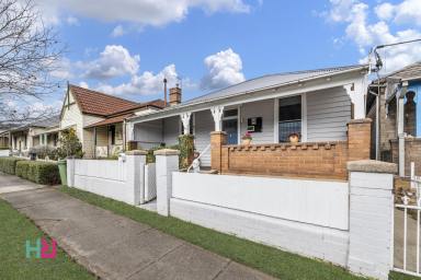 House For Sale - NSW - Lithgow - 2790 - Stunning Fully Renovated Home with Rear Lane Access & Exceptional Style (Image 2)