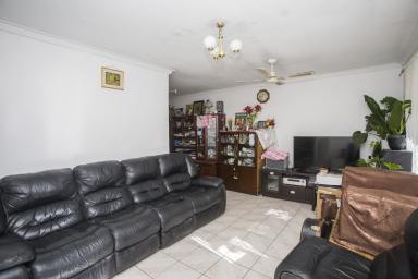 House For Sale - WA - Girrawheen - 6064 - R 20 / R 60 ZONED POTENTIAL 4 UNIT SITE (Image 2)