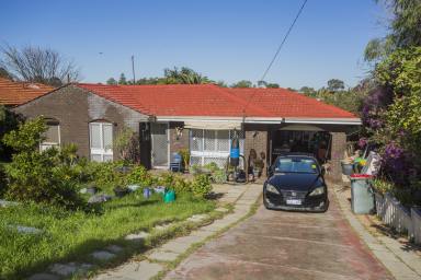 House For Sale - WA - Girrawheen - 6064 - R 20 / R 60 ZONED POTENTIAL 4 UNIT SITE (Image 2)