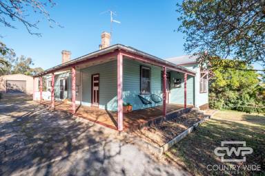 House For Sale - NSW - Glen Innes - 2370 - Character and Charm in a Family Home. (Image 2)