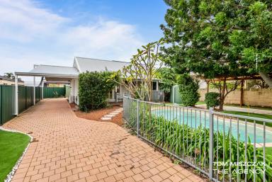 House For Sale - WA - Queens Park - 6107 - The Ultimate Hole in One. R60 Zoned Character Stunner  (Image 2)