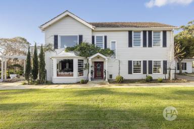 House For Sale - VIC - Mount Eliza - 3930 - Golden Mile Grandeur with Dual Dwellings  (Image 2)