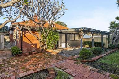 House For Sale - WA - Scarborough - 6019 - In a Word: Inviting (Image 2)